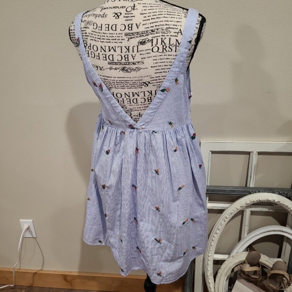 Zara Striped embroidered floral Mini Dress with lace front size Small - Picture 3 of 11